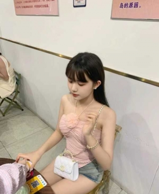 白云天然酥胸美女-佳佳（热）