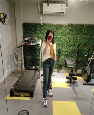 龙华新人美女兼职服务-美美（热）